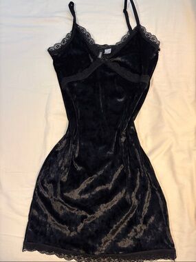 H&M Black Lace-Trim Velvet Camisole Dress